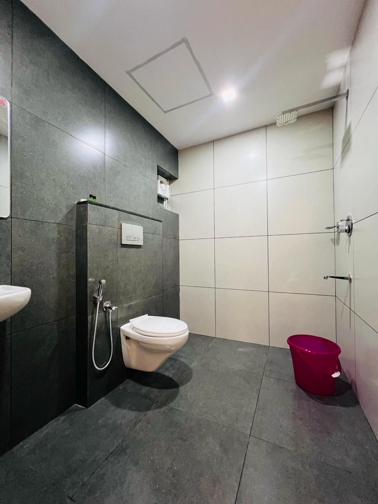 Kochi Gypsy Hotel Cusat מראה חיצוני תמונה