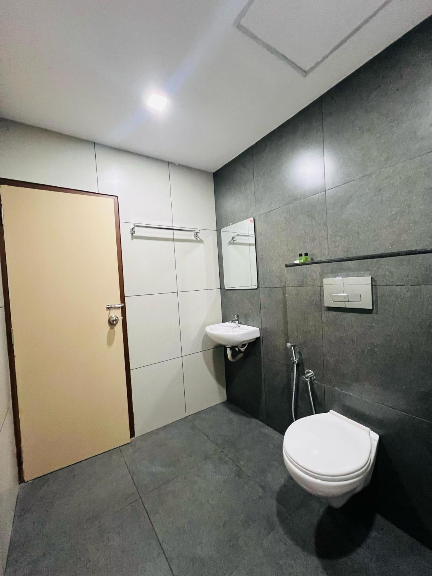 Kochi Gypsy Hotel Cusat מראה חיצוני תמונה